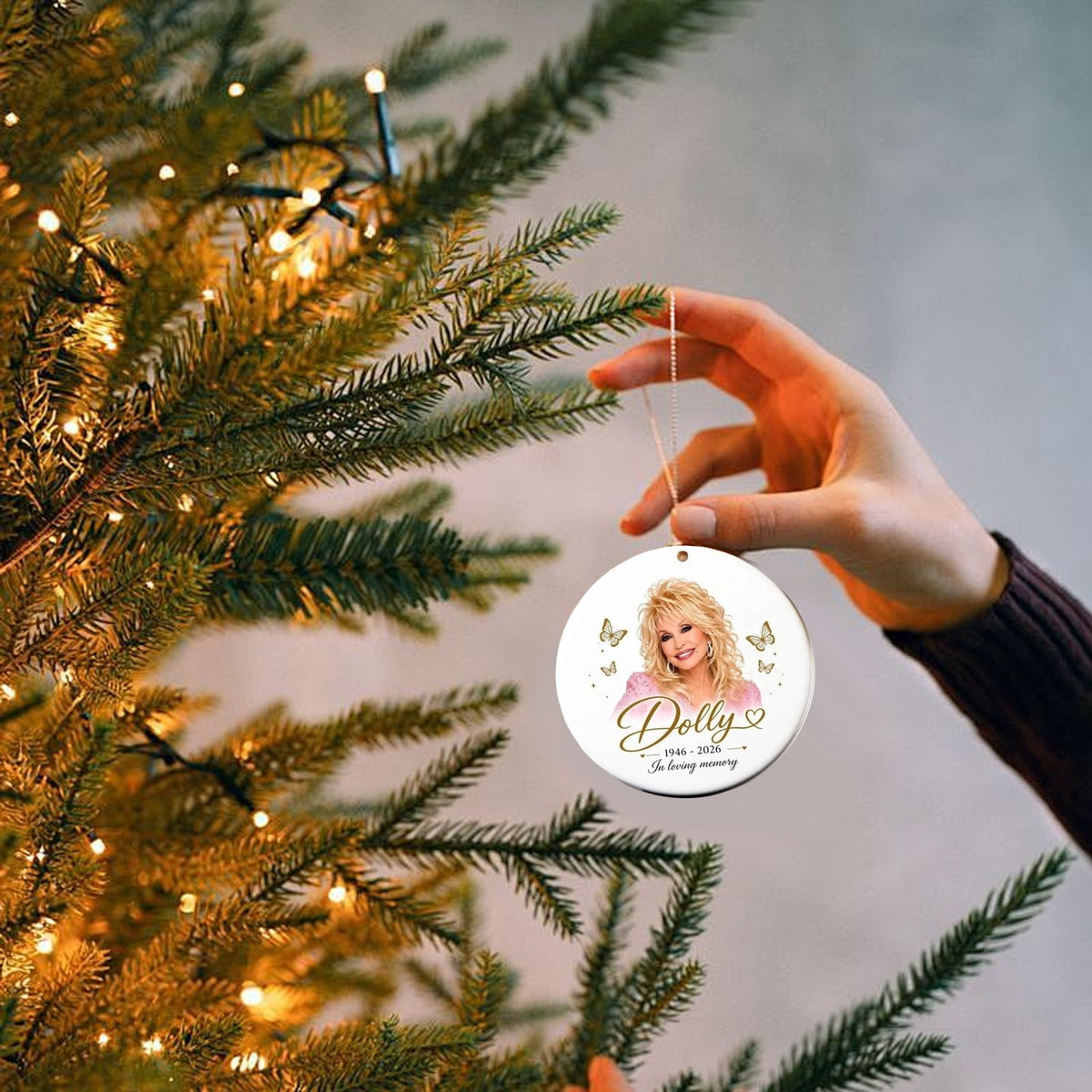 Dolly Memorial Acrylic Christmas Ornament Themed Christmas Ornament for Tree Car Office Home Dolly Themed Xmas Hanging Decor Country Music Holiday Decoration Gift