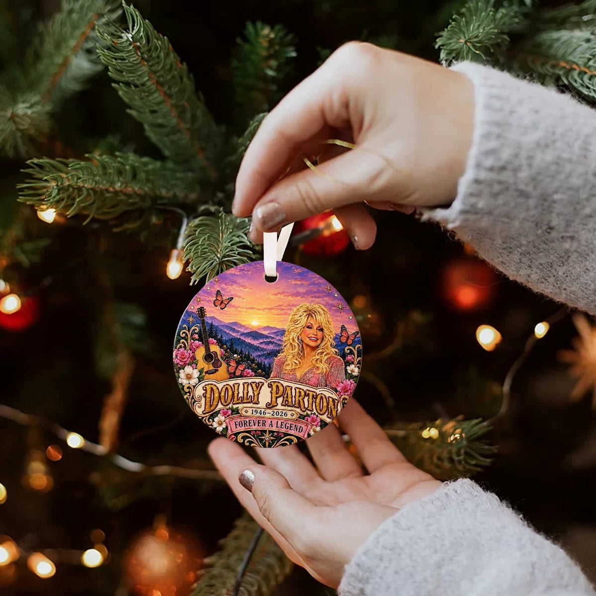 Dolly Memorial Acrylic Christmas Ornament Themed Christmas Ornament for Tree Car Office Home Dolly Themed Xmas Hanging Decor Country Music Holiday Decoration Gift